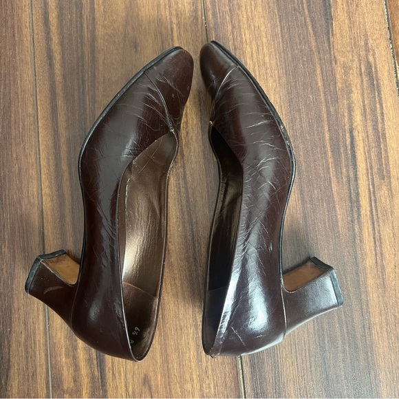Thomas Wallace Vintage Leather Pumps – Low Heel | Size 6.5 B - Picture 9 of 11
